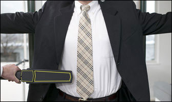 After Airport Stop, Kevin Mitnick Shares Travel Tips After Airport Stop, Kevin Mitnick Shares Travel Tips